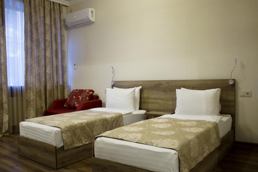 Hotel Feri Tiflis Exterior foto